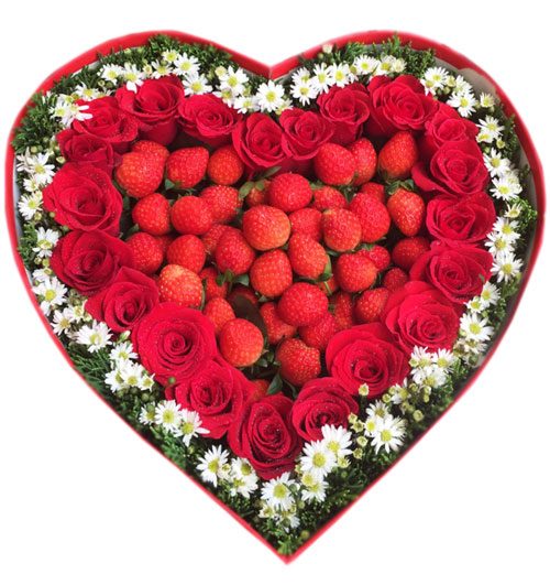 roses and strawberries heart box