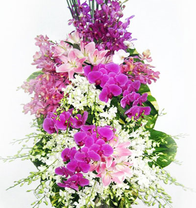 sympathy flower standing spray saigonflowers 25