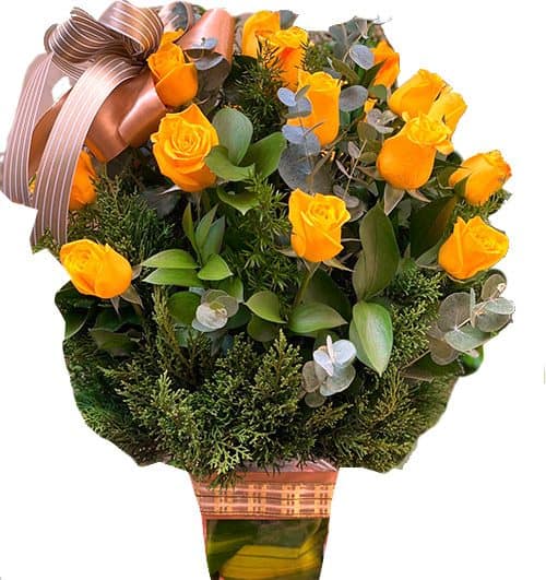24 yellow rose in vase 500x531