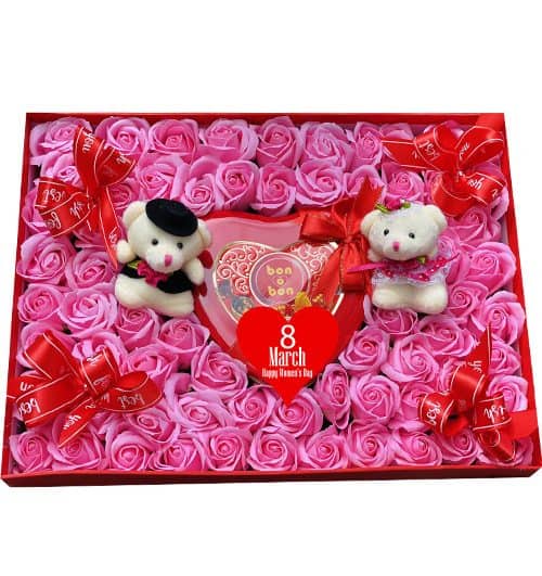 special artificial roses and chocolate 02 500x531